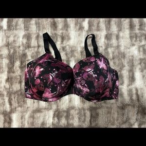 Torrid curve black/pink skull design bra; front closure; 40DDD